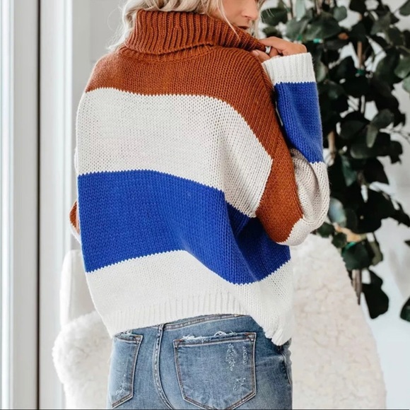 GRACEY’S // Color Block Oversized Pullover Sweater - Picture 5 of 7